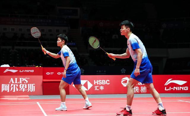 印度队鏖战日本队，黄鸭组合点燃赛场